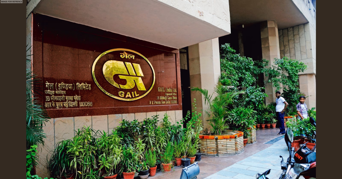 CBI arrests GAIL executive director, four others in a bribery case